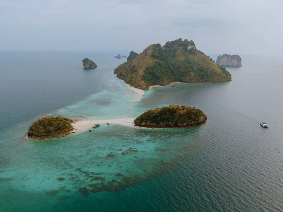 Krabi: 4 Island Premium Yacht with Snorkeling & Clear Kayak - The Sunset Meal: Pad Thai and Salt-Baked Shrimp