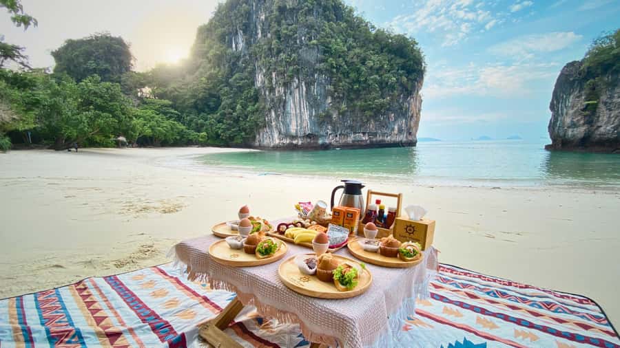 Krabi: Private Luxury Boat to Hong Islands Sunrise & Picnic - Why this early start is worth it