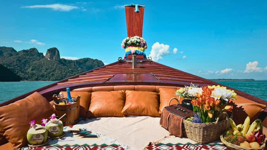 Krabi: Private Luxury Boat to Hong Islands Sunrise & Picnic - Guides who add value to the morning