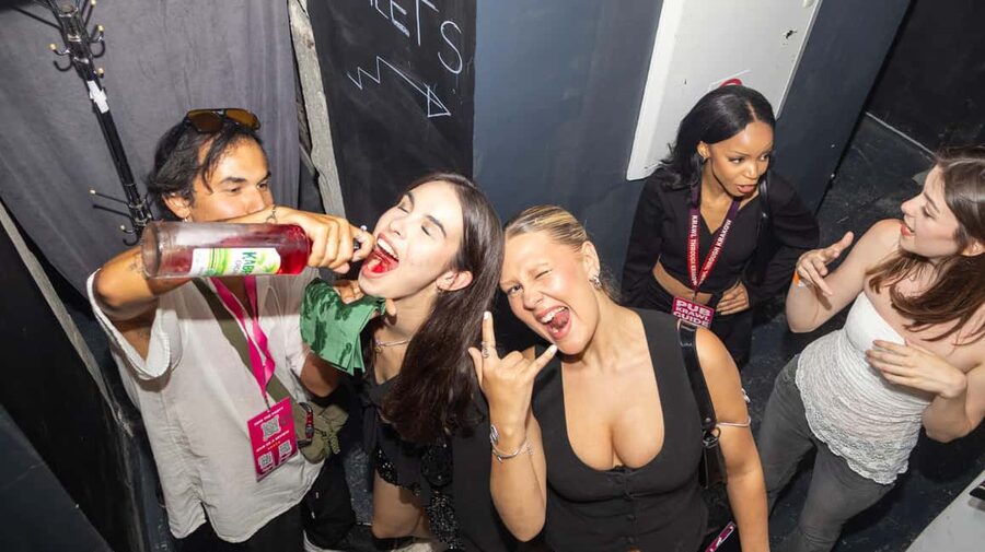 Krakow: Pub Crawl 1H Open Bar, VIP Entry & Welcome Shots - How to make the most of the five-and-a-half-hour crawl