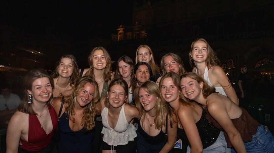 Krakow: Pub Crawl 1H Open Bar, VIP Entry & Welcome Shots - Four or five Old Town stops, each with a different feel