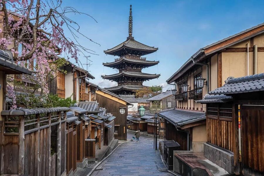 Kyoto: Private Highlights Tour with Guide and Luxury Vehicle - Kiyomizu-dera, Ninenzaka, and Sannenzaka