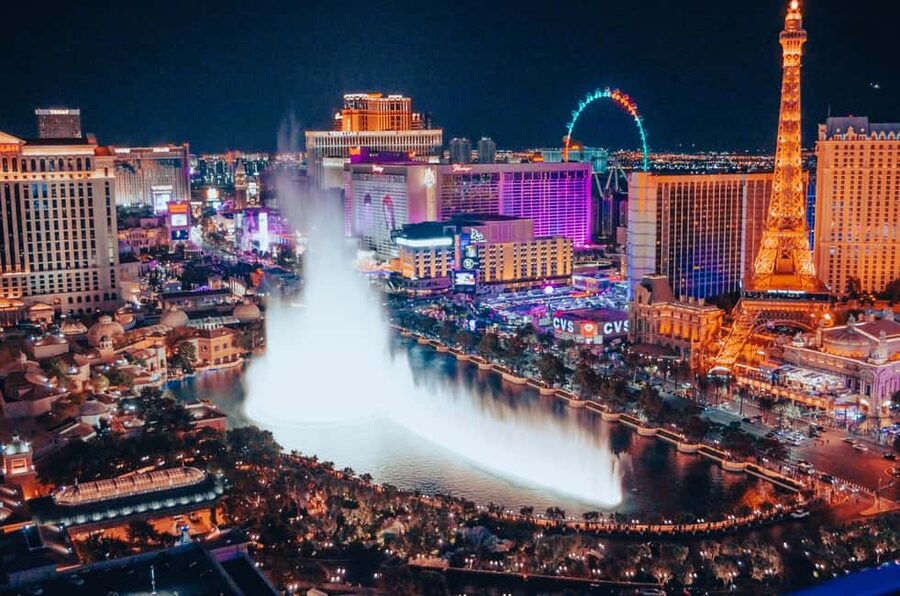 Las Vegas: Helicopter Tour of the Strip with Window Seats - A small helicopter gives you the view you actually paid for