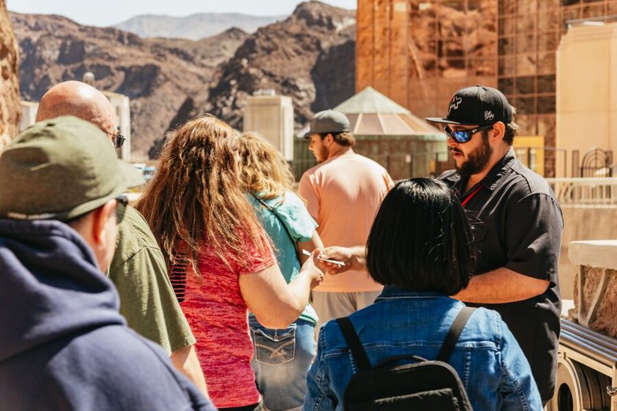 Las Vegas: Hoover Dam Ultimate VIP Tour with Lunch - Two hours at Hoover Dam