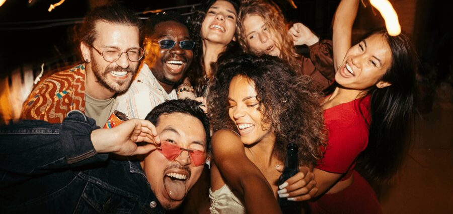 Leipzig: Bar and Club Tour with Free Shots and VIP Entry - Five stops, one Leipzig night