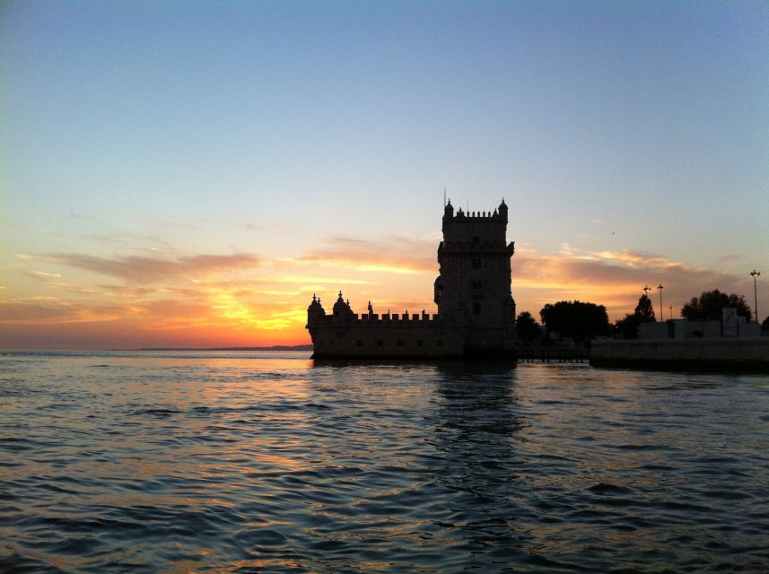 Lisbon: 2-Hour Sunset Sailing Tour on Luxury Sailing Yacht - The return journey and the best sunset views