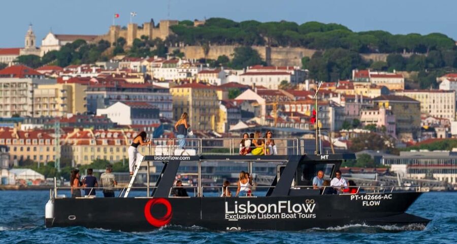 Lisbon: Exclusive Golden Hour Sunset Boat Cruise - Why Lisbon looks better from the Tagus at sunset