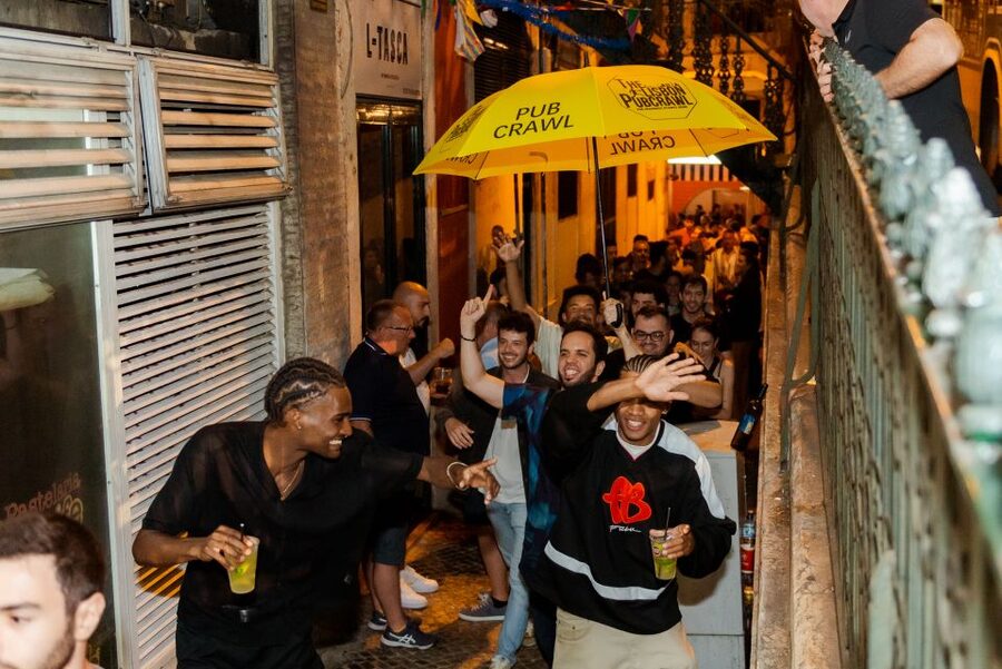 Lisbon PinkStreet Pubcrawl: 1hOpen Bar, Shots,VIP Club Entry - Key points to know before booking