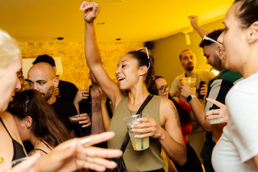 Lisbon PinkStreet Pubcrawl: 1hOpen Bar, Shots,VIP Club Entry - What the $23 price really covers