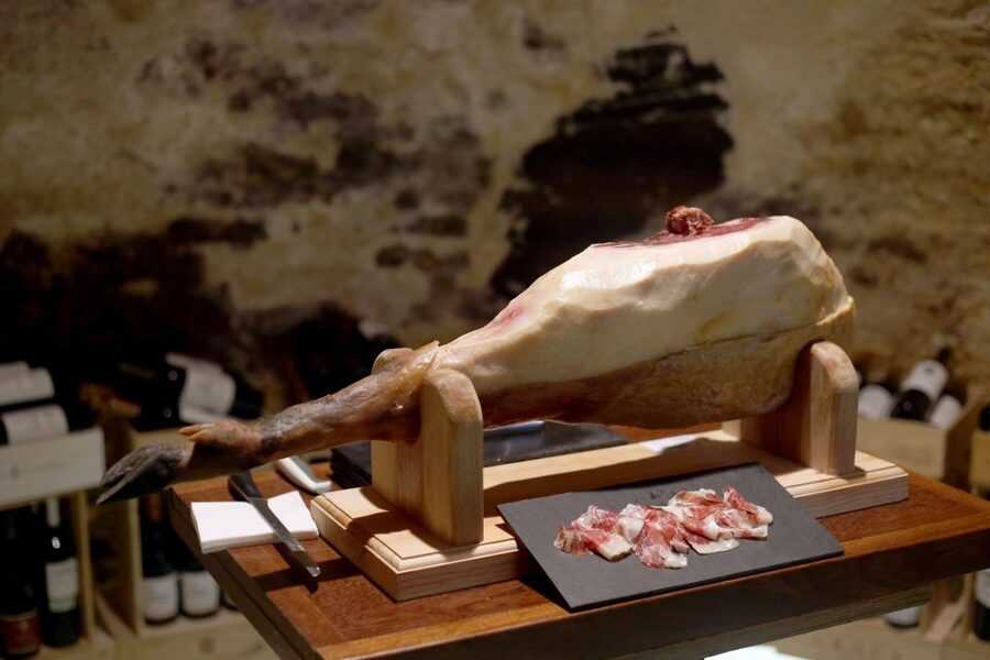 Lisbon: Premium Wine and Tapas Tasting Session - A premium price that needs the right comparison