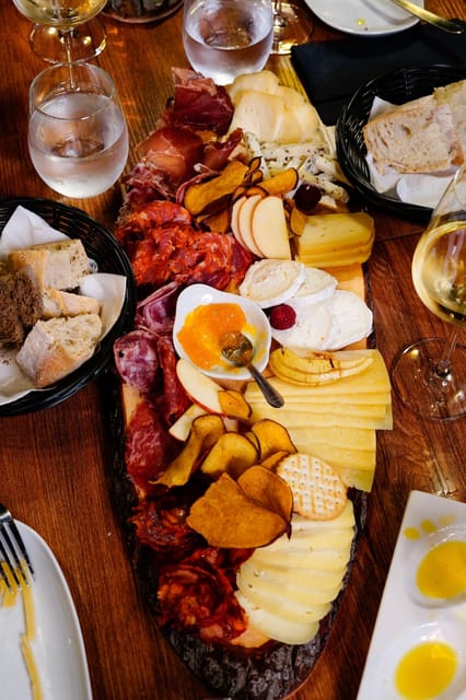 Lisbon: Premium Wine and Tapas Tasting Session - Who will get the most from this experience