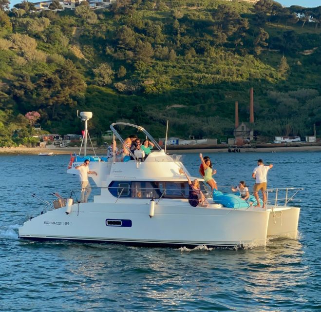 Lisbon: Private Luxury Catamaran Tour with Welcome Drink - Why the Tagus is the right place to see Lisbon