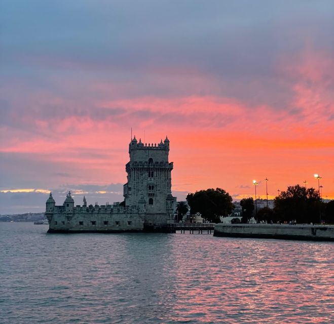 Lisbon: Private Luxury Catamaran Tour with Welcome Drink - What the catamaran setup means for your group