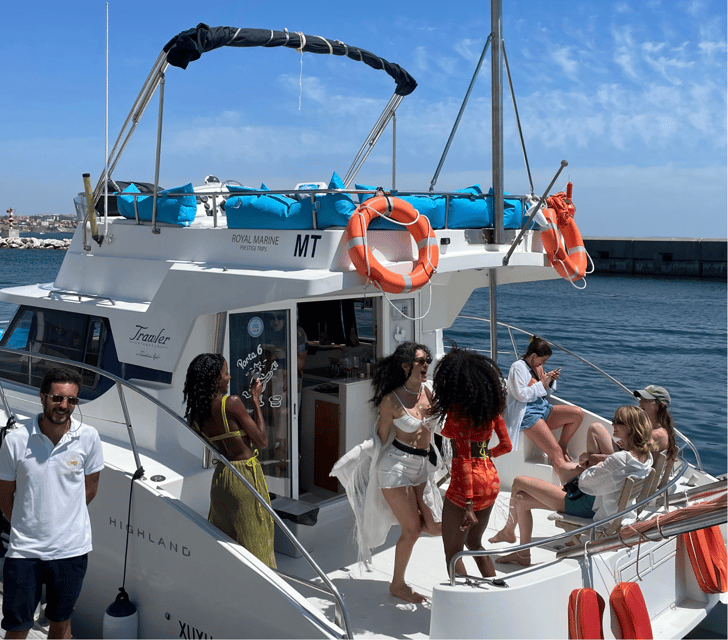 Lisbon: Private Luxury Catamaran Tour with Welcome Drink - Sunset, swimming, and family use
