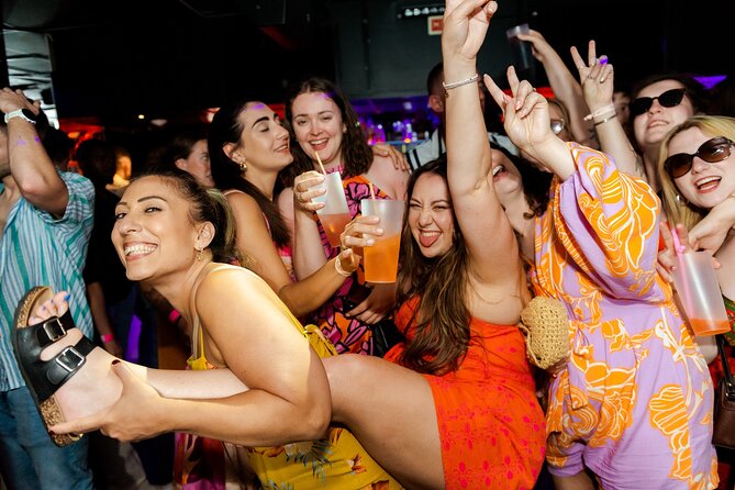 Lisbon: Pub Crawl with Open Bar, Shots & VIP Club Entry - Pink Street: the famous photo stop with a party mood