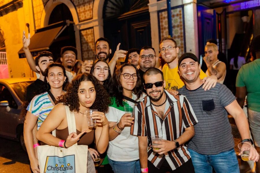 Lisbon: Pub Crawl with Open Bar, Shots & VIP Club Entry - Timing, language, and practical details