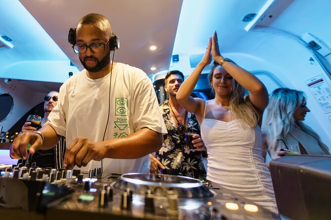 Lisbon: Sunset DJ & Porto Tonic Premium Boat Experience - What is actually included at the bar