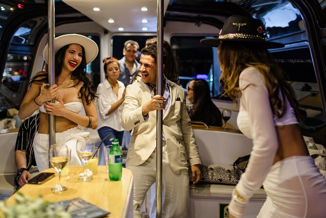 Lisbon: Sunset DJ & Porto Tonic Premium Boat Experience - The DJ, crowd, and social atmosphere
