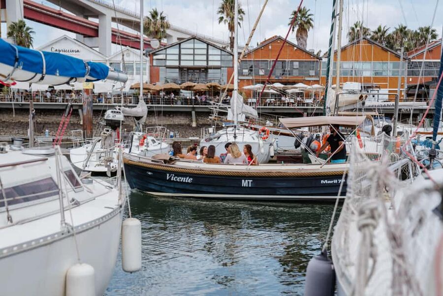 Lisbon – Sunset Porto Tonic Premium Boat Experience - Why this small Lisbon cruise works so well