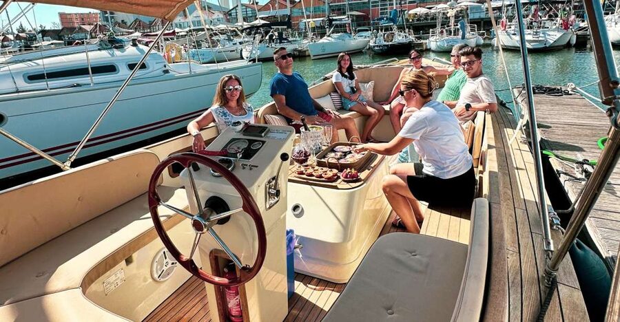 Lisbon – Sunset Porto Tonic Premium Boat Experience - Setting off from Doca de Santo Amaro