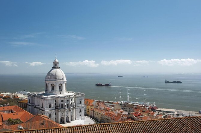 Lisbon Sunset Sailing Tour on Luxury Sailing Yacht with 2 Drinks - Key details before you book