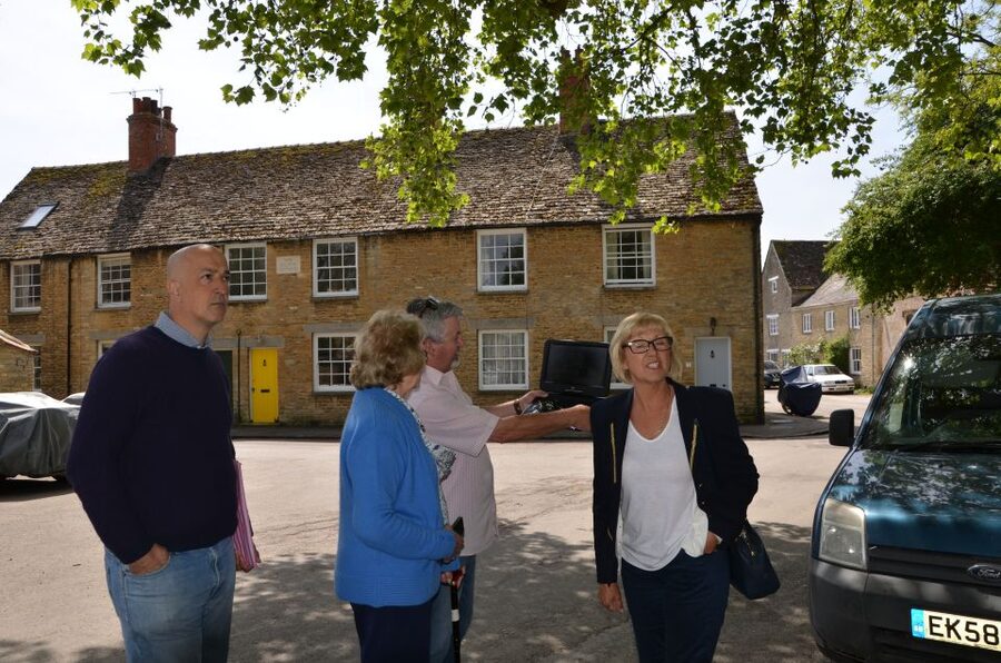 London: Downton Abbey Countryside Black Taxi VIP Tour - Should you book this Downton Abbey tour?