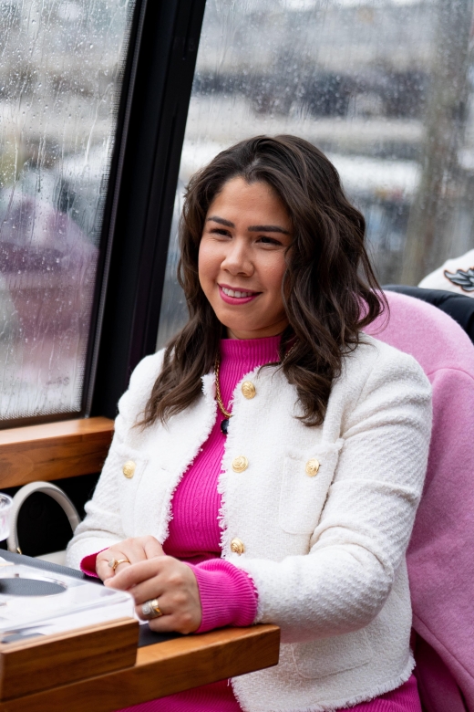 London: Traditional Afternoon Tea Tour in a Luxury Coach - Afternoon tea with London moving past your table