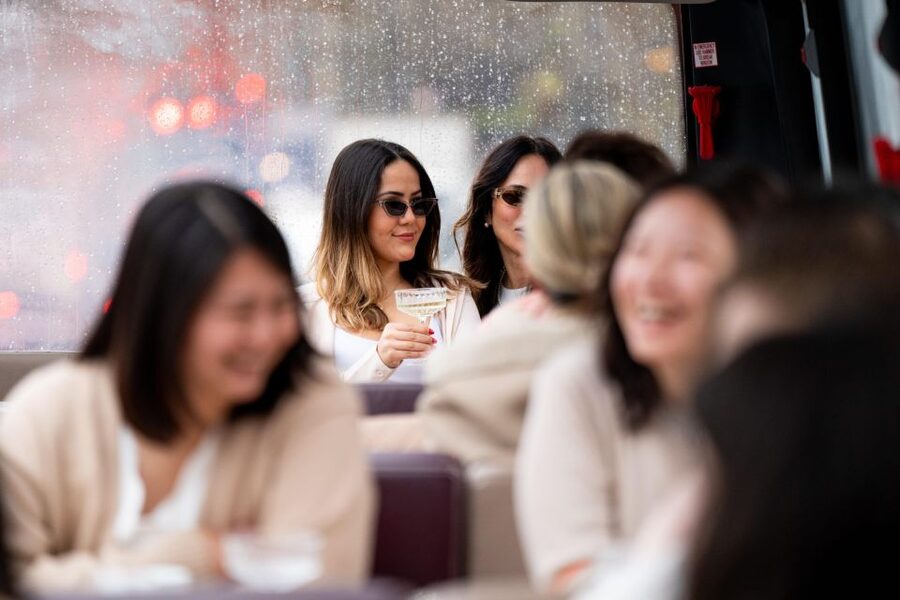 London: Traditional Afternoon Tea Tour in a Luxury Coach - Trafalgar Square and Piccadilly Circus
