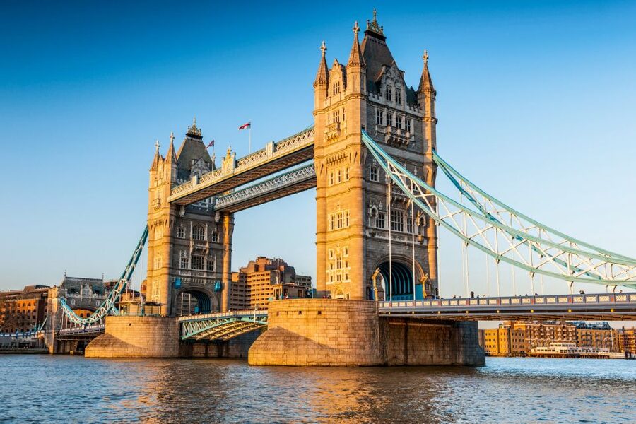 London: VIP Tower of London & Tower Bridge Early-Access Tour - The Crown Jewels before the main queues