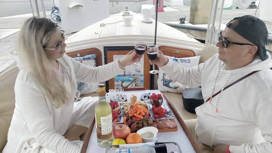Los Angeles #1: Luxury Boat Cruise-Wine, Cheese & Sea Lions - A quiet boat ride through Marina del Rey