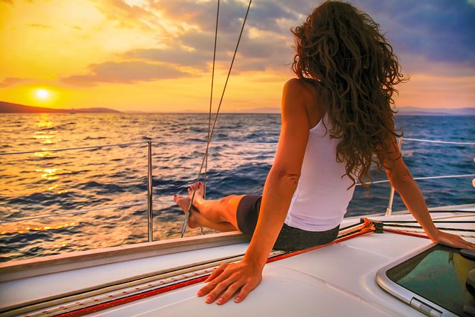 Los Cabos Luxury Sunset Sail with Light Appetizers and Open Bar - Light appetizers, with uneven expectations