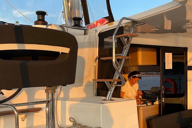 LUXURY Catamaran Sunset and Wine cruise - From Belém to the bridge: what you see