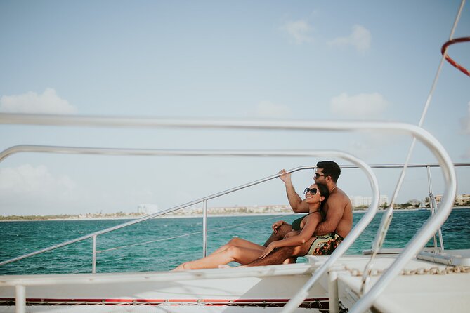 Luxury Champagne and Lobster Sail to Boca Catalina - The crew and the tone onboard