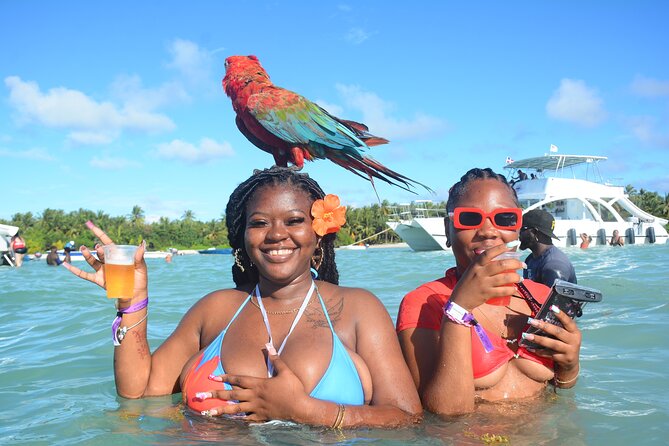 Luxury Hip Hop Boat Party–Drinks, Music, and the Best Vibes in PC - Stop one: snorkeling with simple, included gear