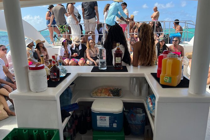 Luxury Hip Hop Boat Party–Drinks, Music, and the Best Vibes in PC - Stop three: dancing and swimming in the natural pool