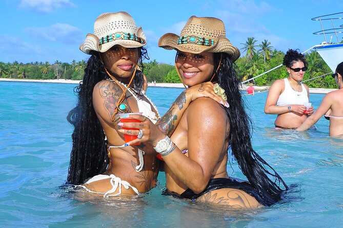 Luxury Hip Hop Boat Party–Drinks, Music, and the Best Vibes in PC - Hip hop, reggaeton, and an adults-only crowd