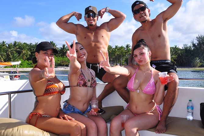 Luxury Hip Hop Boat Party–Drinks, Music, and the Best Vibes in PC - What the open bar and snacks really cover