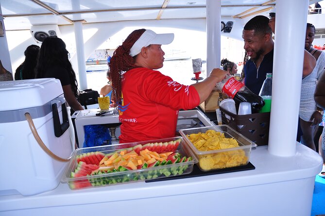 Luxury Hip Hop Boat Party–Drinks, Music, and the Best Vibes in PC - The crew and the small service detail that matters