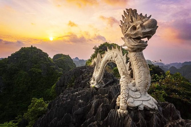 Luxury Ninh Binh: Hoa Lu - Mua Cave - Tam Coc Day Tour from Hanoi - Mua Cave and the climb up Ngoa Long Mountain
