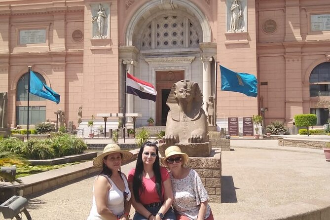 Luxury Private Tour Giza Pyramids ,Egyptian Museum and Bazaars - Why the private car makes a difference