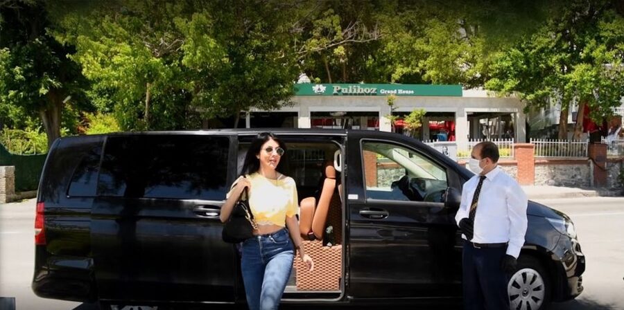 Luxury Private Yacht Rental - Hotel pickup in a non-smoking van