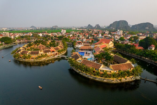 Luxury small Group Hoa Lu - Tam Coc - Mua Cave Max 6 - 8 pax/tour - The Tam Coc boat ride