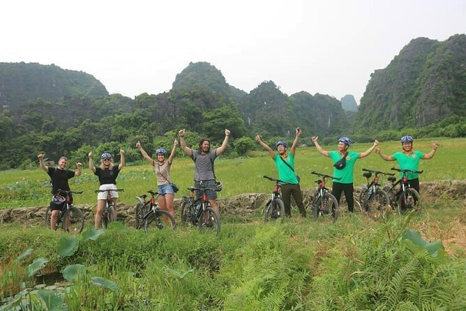 Luxury small Group Hoa Lu - Tam Coc - Mua Cave Max 6 - 8 pax/tour - The guide can shape the whole day
