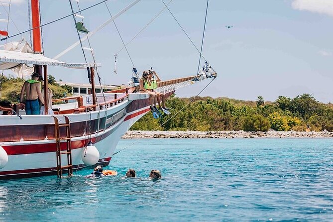 Luxury snorkel trip on a spacious wooden schooner and local lunch - Setting sail from Kralendijk