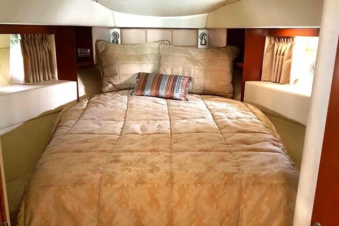 Luxury Yacht Charter : Dubai Marina, Atlantis The Palm & Burj Al Arab - Price and value for a private group