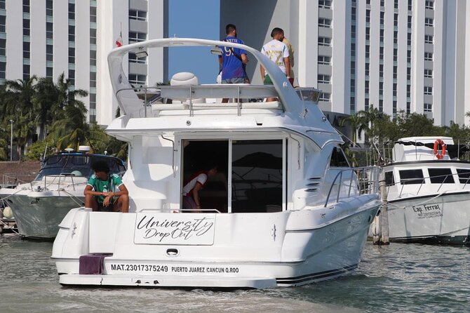 Luxury Yacht in Paradise and snorkel by Isla Mujeres - Cruising Cancún’s bay and lagoon