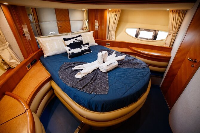 Luxury Yacht Private Rental from Dubai Marina - Drinks are included, meals are not