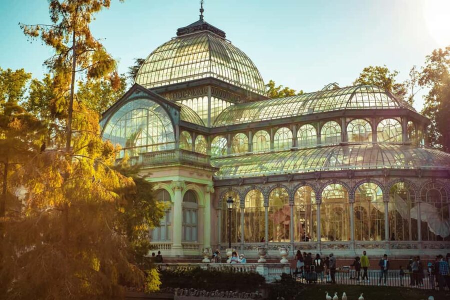 Madrid: Retiro Park Deluxe Tour with Hidden Stories - Key points at a glance