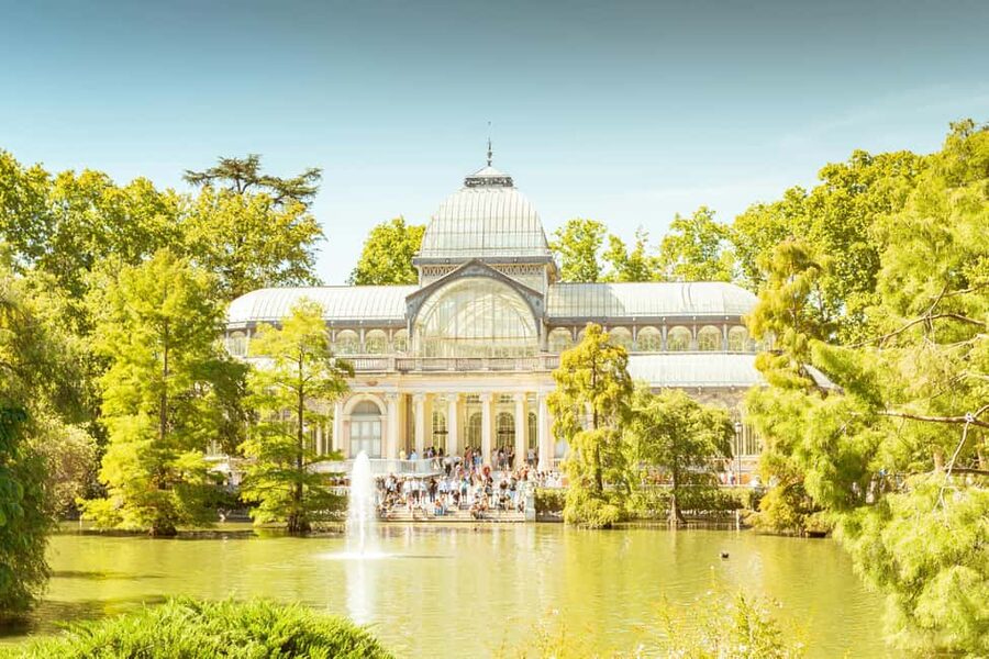 Madrid: Retiro Park Deluxe Tour with Hidden Stories - Fountains, gates, and the first royal stories