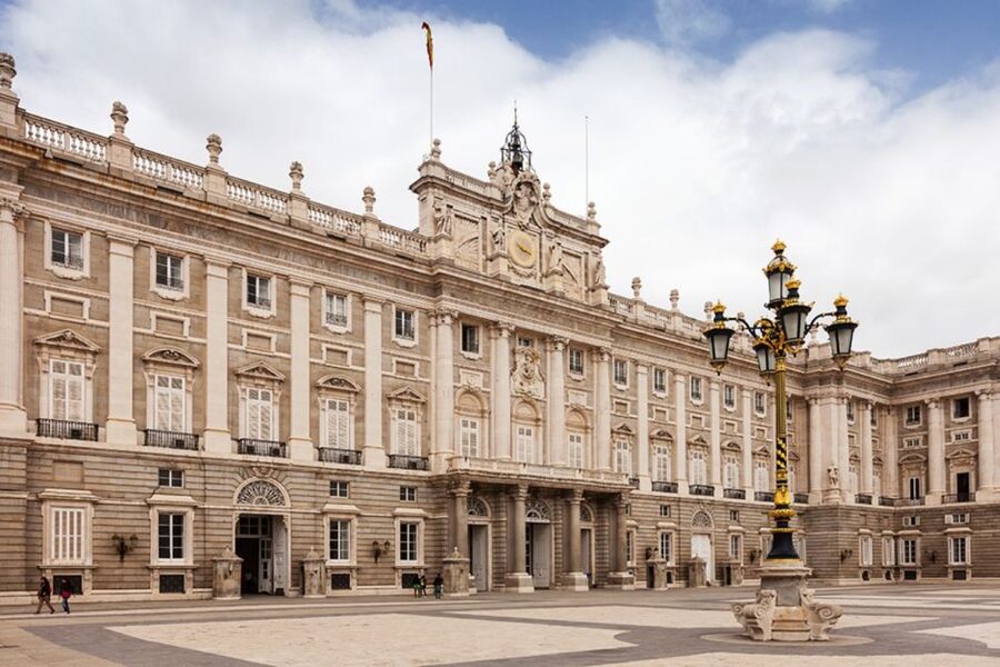 Madrid: Royal Palace VIP Tour with Skip-the-Line Ticket - Entering through express security